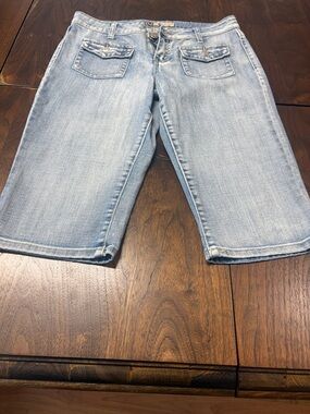 Women’s Light Blue Denim Bermuda capri short jeans